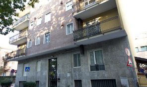 2 locali, servizi, ripostiglio 2 balconi