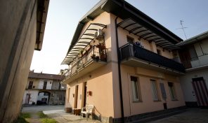 2 locali, doppi servizi, sottotetto.