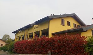 2 locali,servizi, taverna con ampia lavanderia e box collegato, giardino.